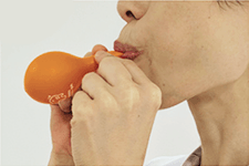 まずは指でおさえてふくらませてみよう